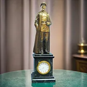 На память: Настольные часы «Ф. Дзержинский» со змеевиком — фотография 1