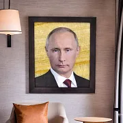 В подарок: Картина «В.В. Путин» на ониксе в рамке из ясеня — фотография 1