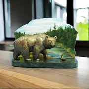 Подарочная скульптура из бронзы «Медведь на природе» на змеевике — фотография 1
