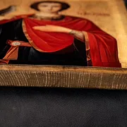 На память: Икона деревянная с ковчегом "Святой Трифон" — фотография 7