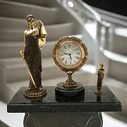 Часы «Правосудие» с Фемидой и подставкой для ручек — красивый подарок — фотография 1