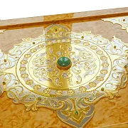 На память: Нарды «Малахит» из карельской берёзы с позолоченной гравюрой — фотография 6