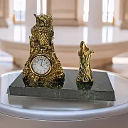 Часы «Филин» на пне с подставкой — красивый подарок — фотография 1