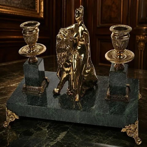 На память: Подсвечник «Диана» из латуни