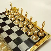 Подарочные резные шахматы «Чёрное и белое» — фотография 2