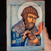 Икона Спиридона Тримифунтского. Дерево — красивый подарок — фотография 1